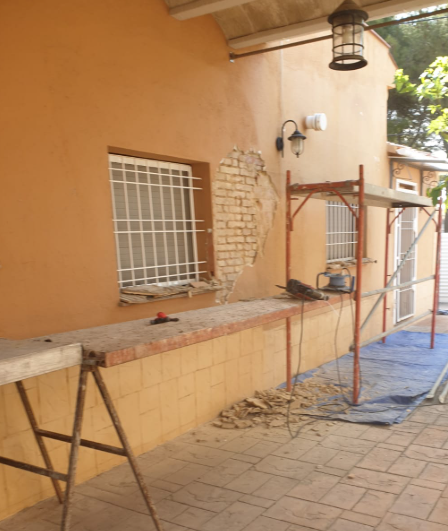 Andamio montado durante la rehabilitación de una fachada